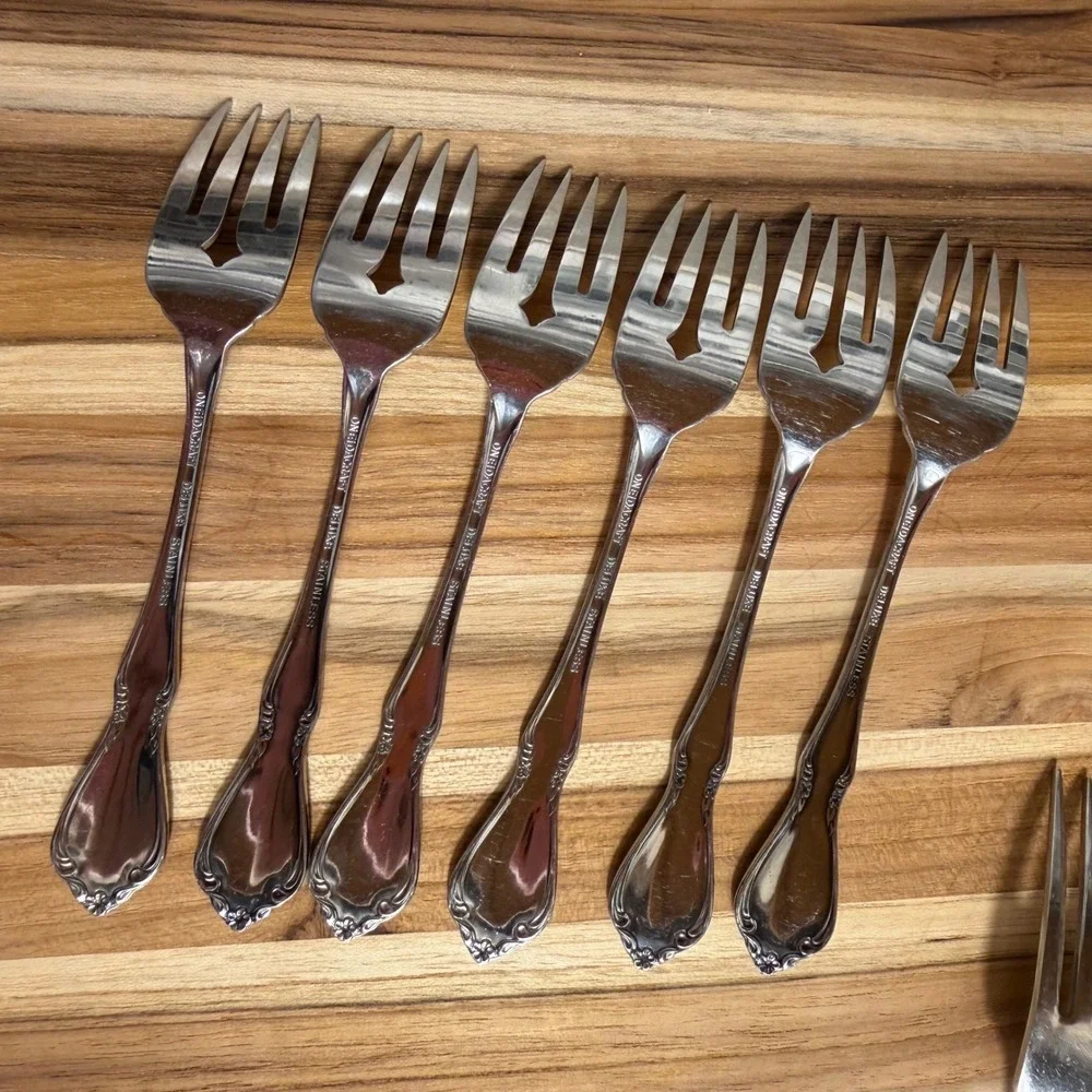 Oneida Chateau Deluxe Stainless Flatware 20 Piece Mixed Lot Serving Pieces